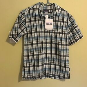 20% OFF BUNDLES! NWT Patagonia Short Sleeve Button Up Shirt. Blue/White/Black. M